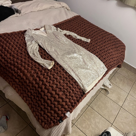 Sparkling Silver DKNY Sequin Dress size 10 - Picture 2 of 4